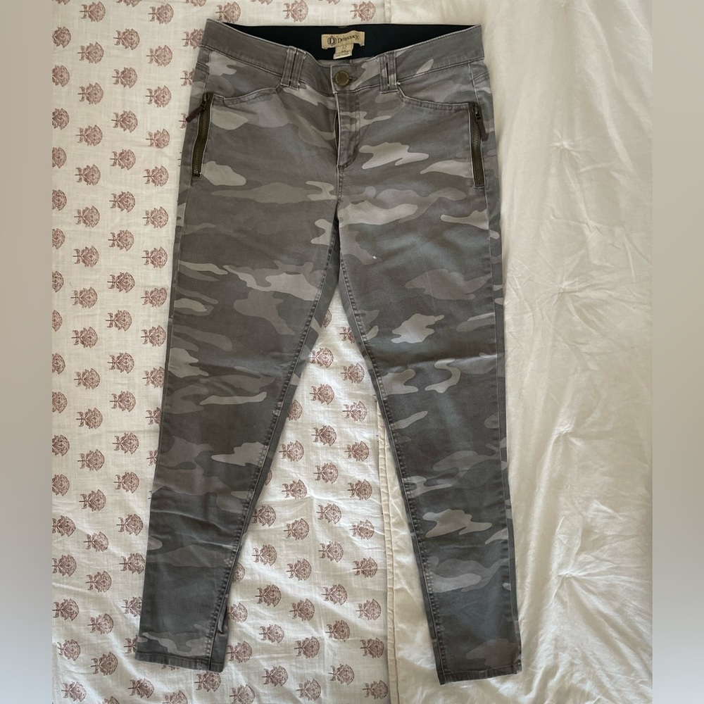 Democracy Camo Skinny Jeans - Size 12